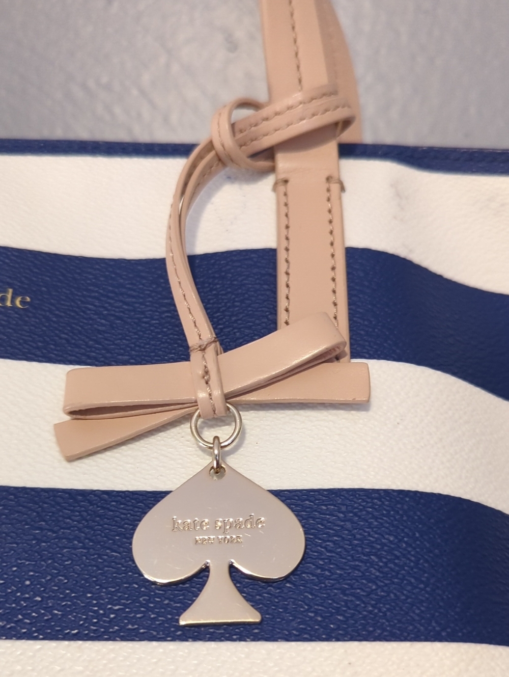 Kate Spade New York Cow Leather Tote Bag White And Navy Stripe With Keychain - Picture 5 of 16